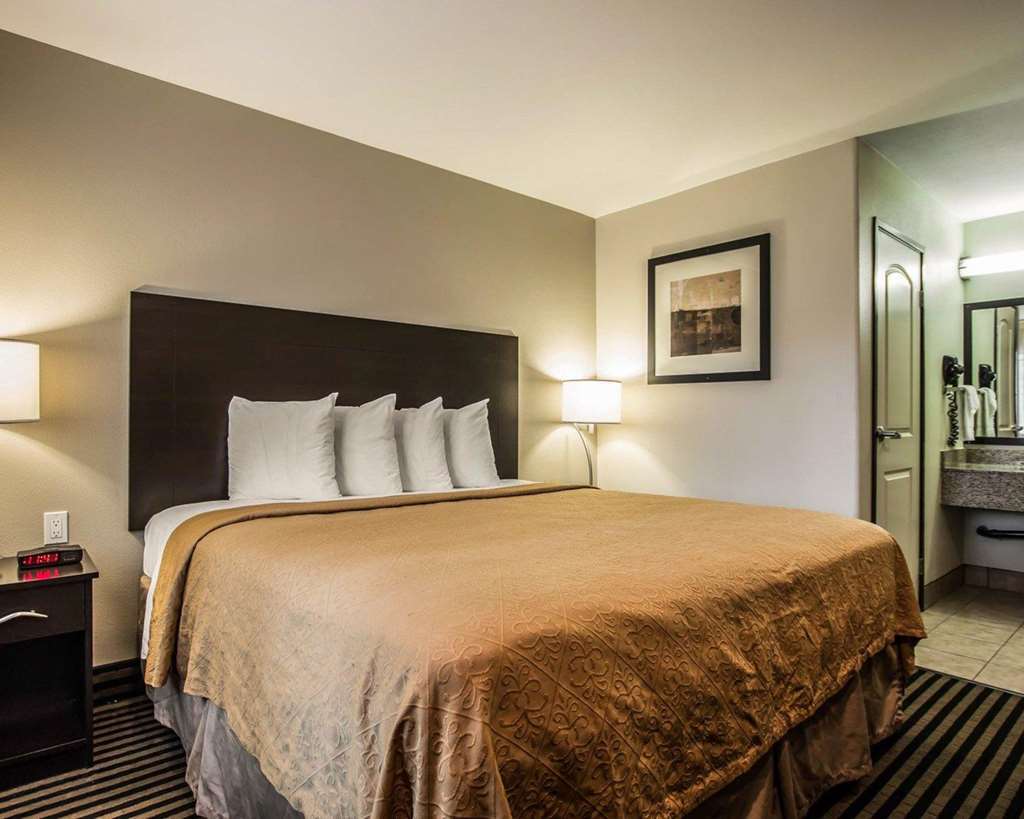Americas Best Value Inn & Suites Escondido Quarto foto